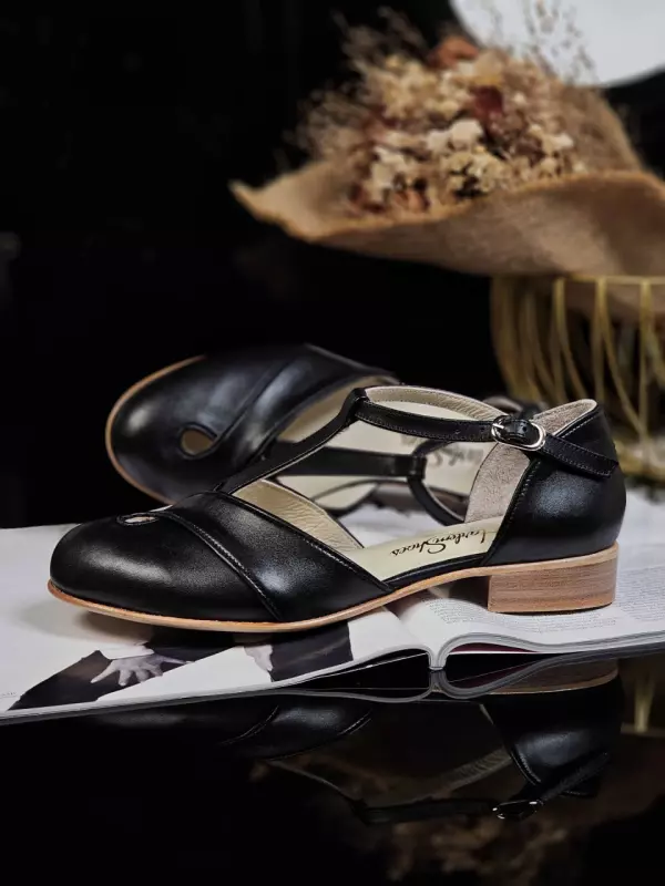 Black Leather 2 cm heel
