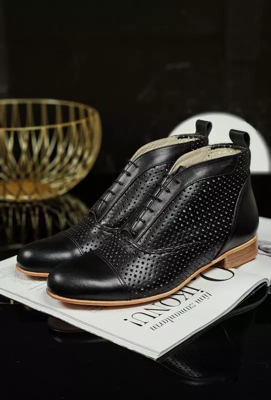 Smooth Boots Perforated Black Leather 2 cm heel