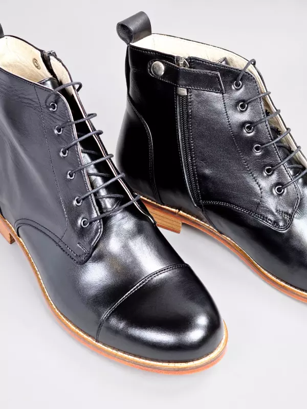 Black Leather with Zipper 2 cm heel