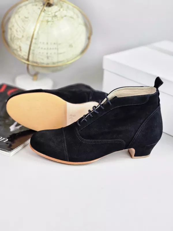 Smooth Boots Black Suede 4 cm heel