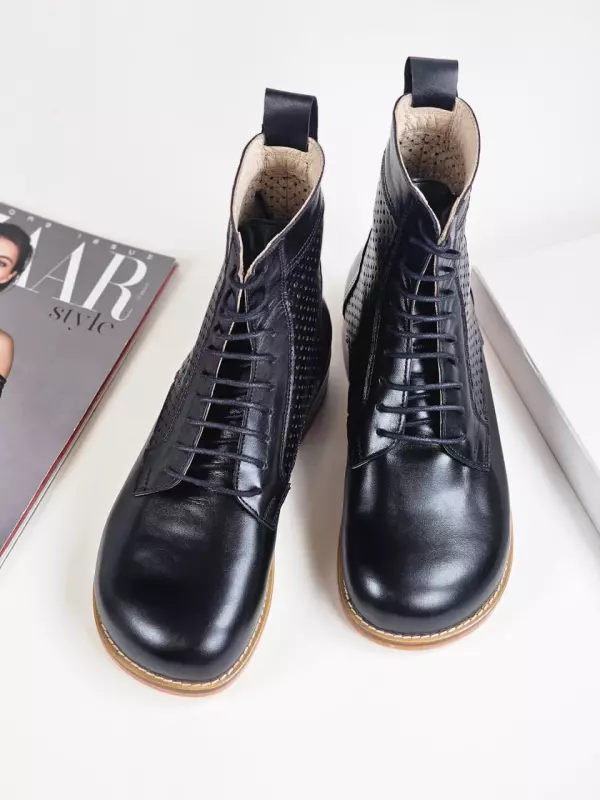 Barefoot Harlem Boots Perforated Black Leather 2 cm heel