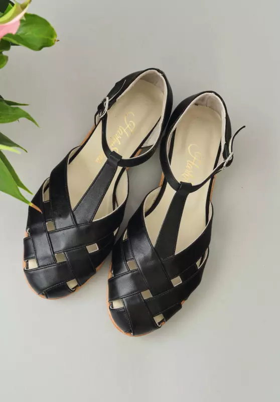 Black Leather 1.5 cm heel