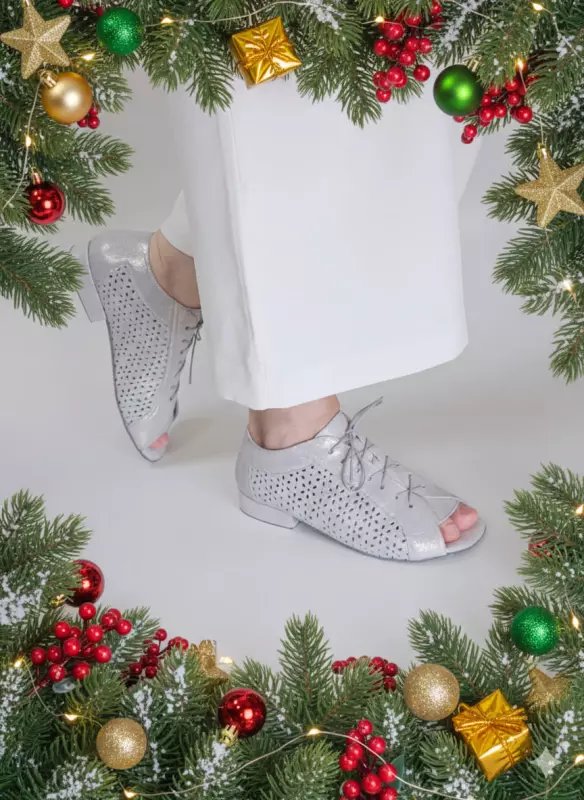 Barefoot Gloria Shiny Cream Suede 2 cm heel