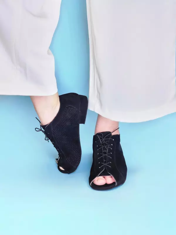 Barefoot Gloria Black Suede 2 cm heel