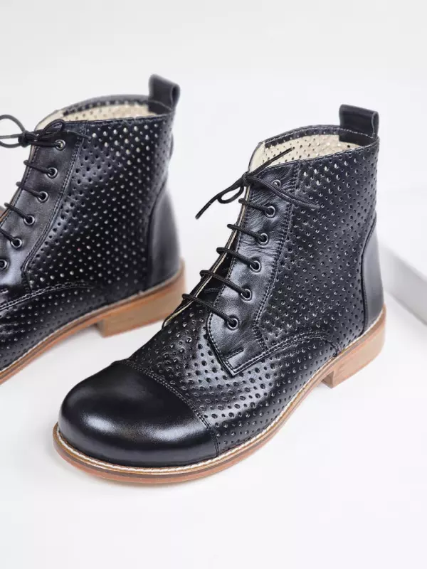 Barefoot Derby Boots Perforated Black Leather 2 cm heel