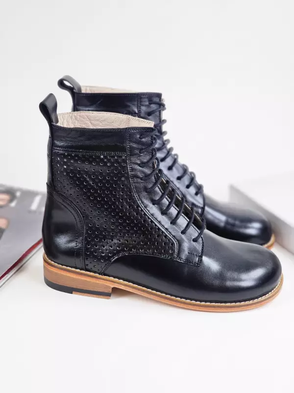 Barefoot Harlem Boots Perforated Black Leather 2 cm heel