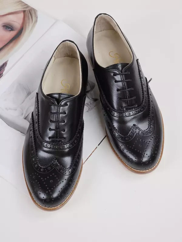 Brogue Black Leather 2 cm heel