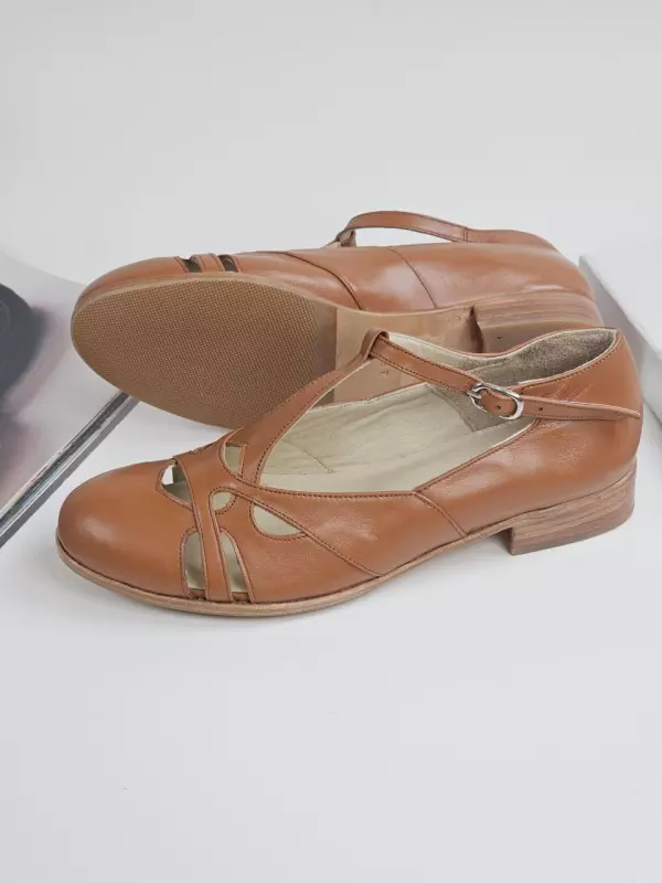 Light Brown Leather 2 cm heel