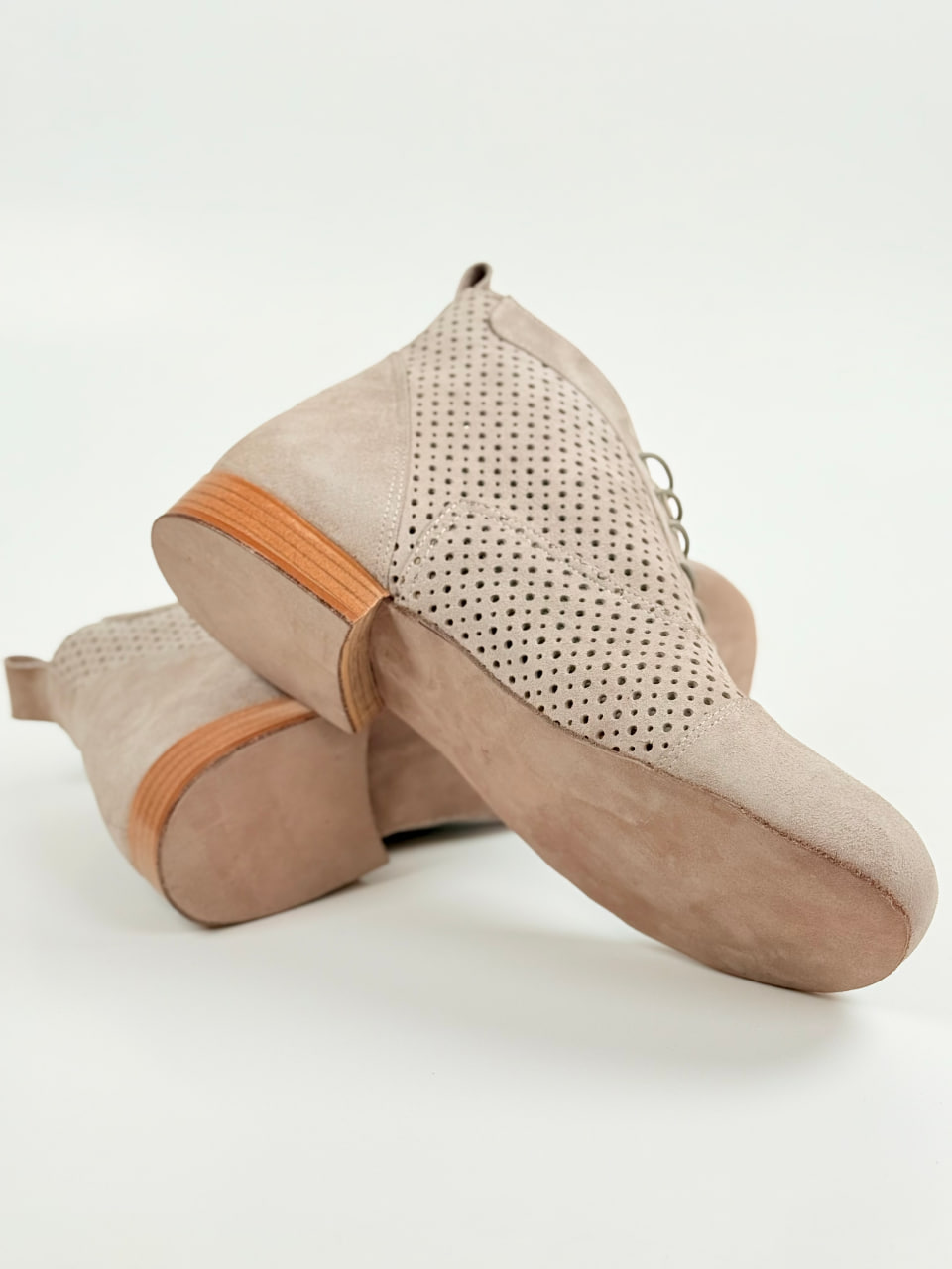 Barefoot Smooth Boots Perforated Soft Grey Suede 2 cm heel