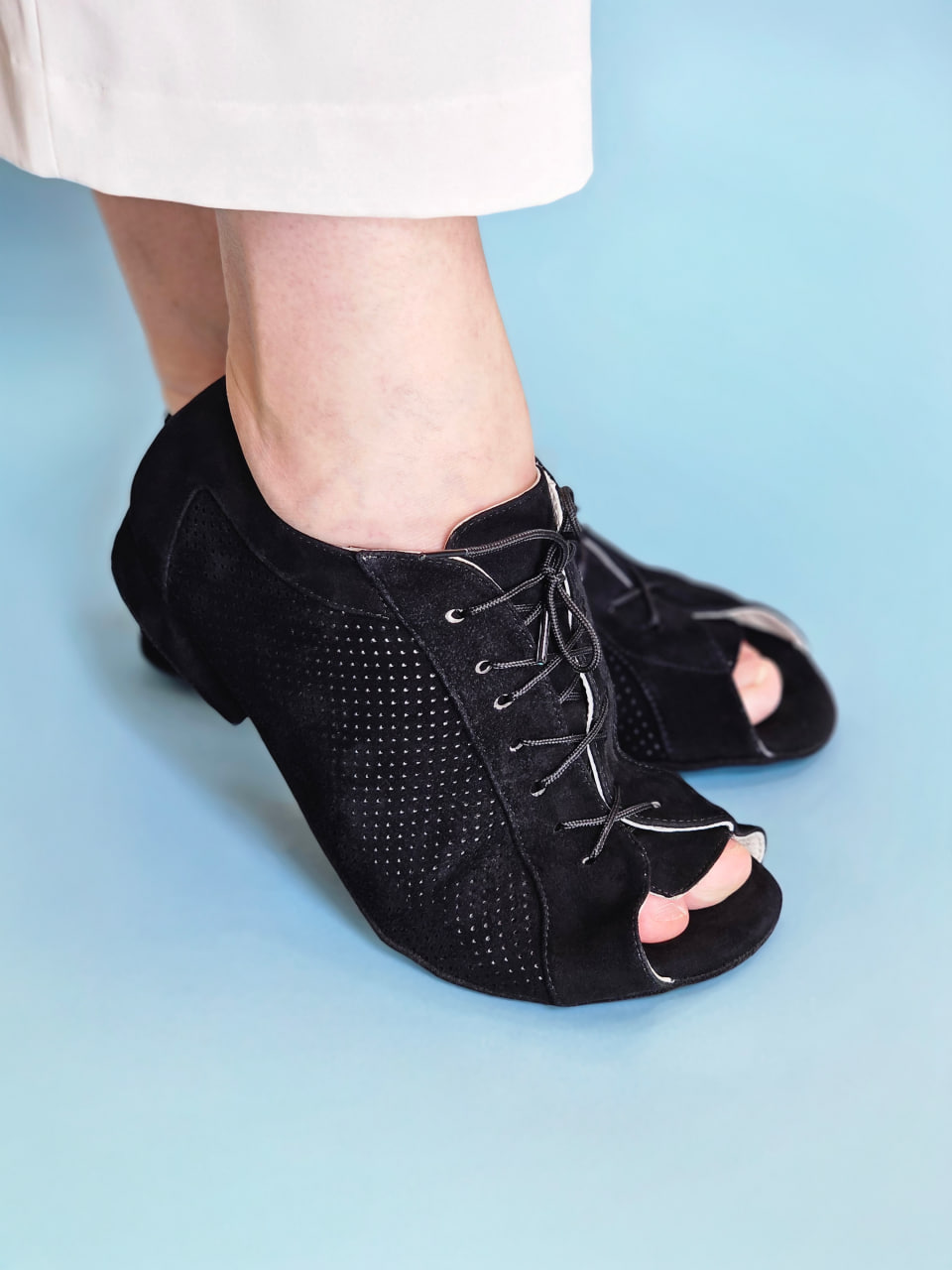 Barefoot Gloria Black Suede 2 cm heel