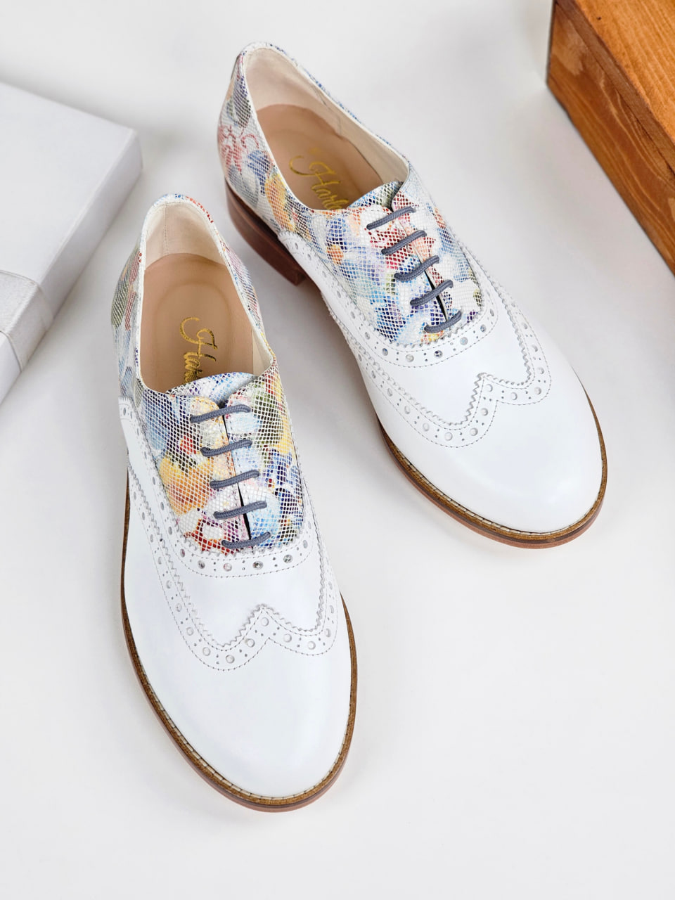 Brogue White Beauty 2 cm heel