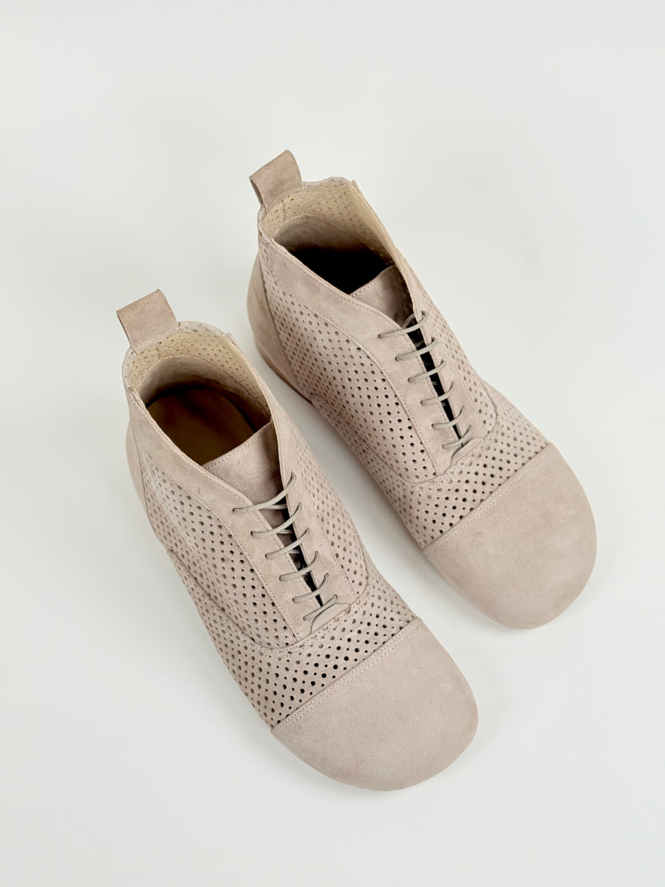 Barefoot Smooth Boots Perforated Soft Grey Suede 2 cm heel