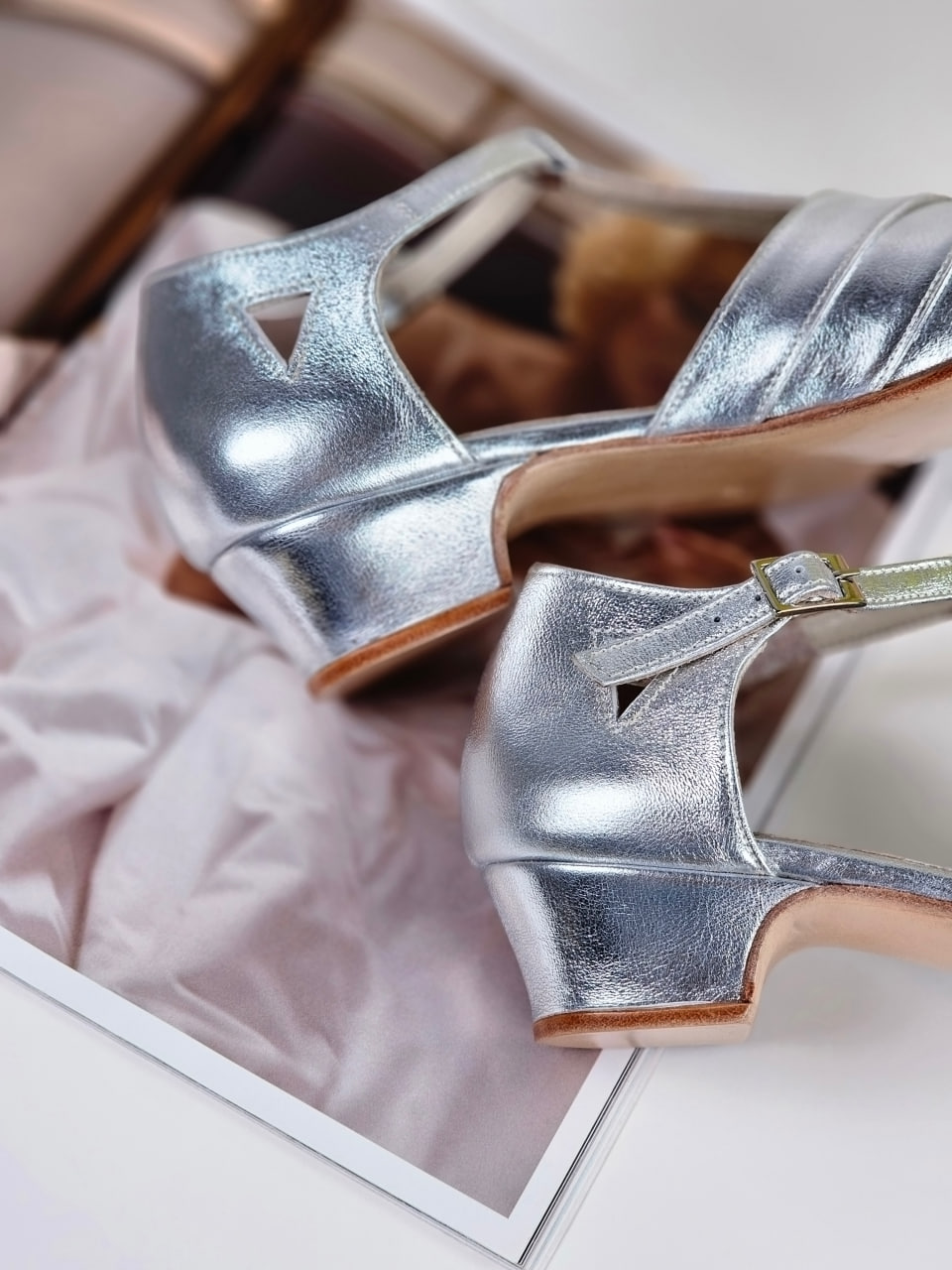 Barefoot Sugar Silver Leather 4 cm heel