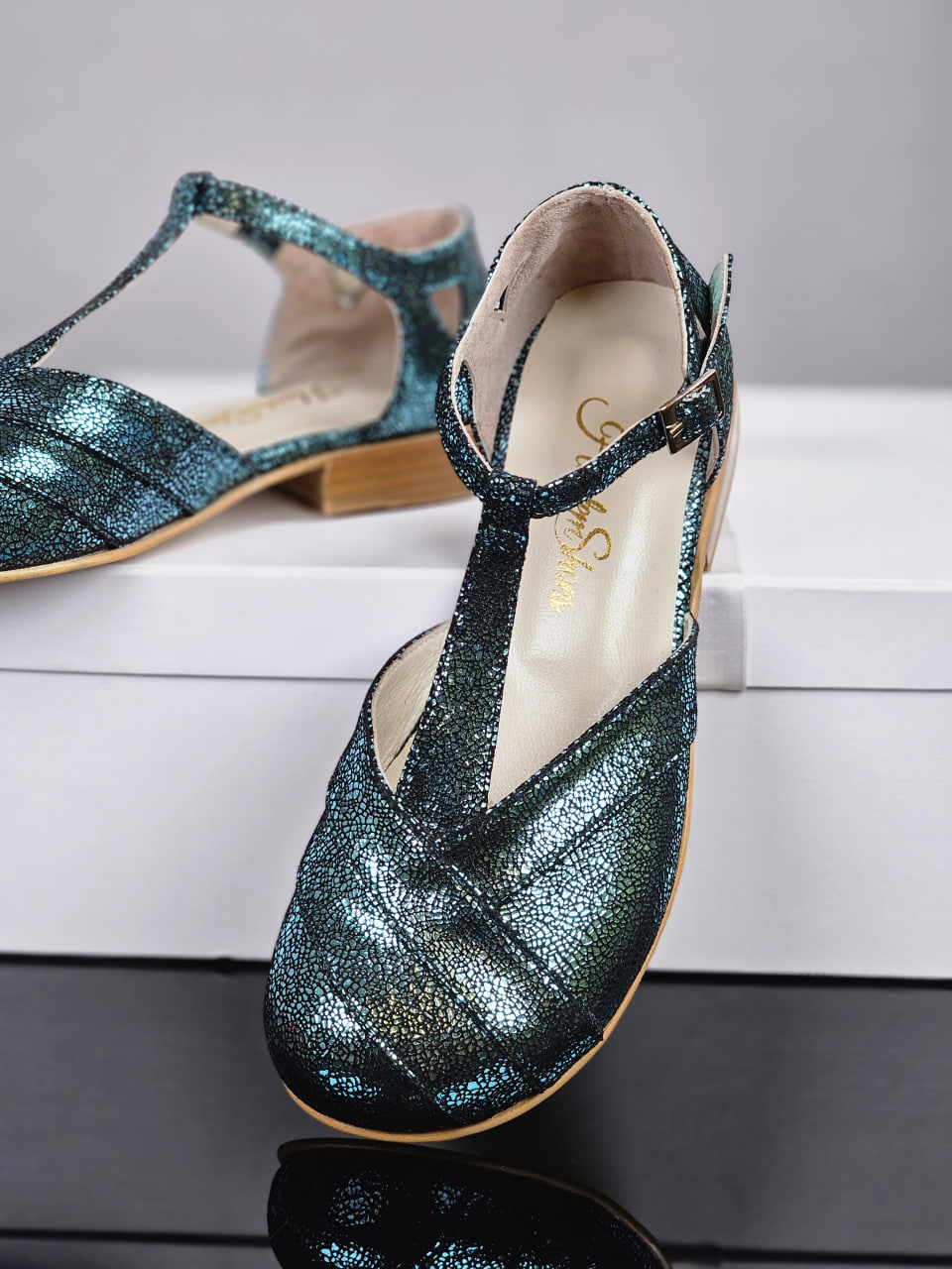 Barefoot Sugar Blue Stone Suede 2 cm heel