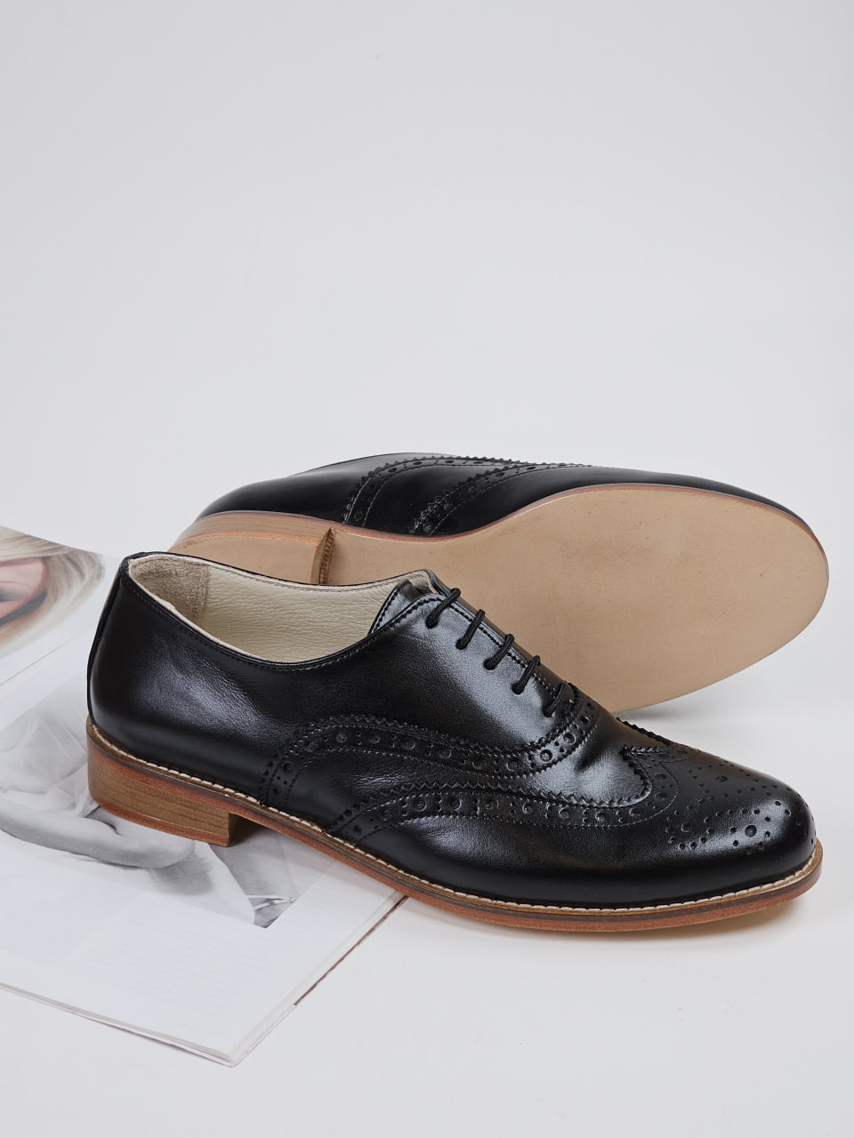 Brogue Black Leather 2 cm heel