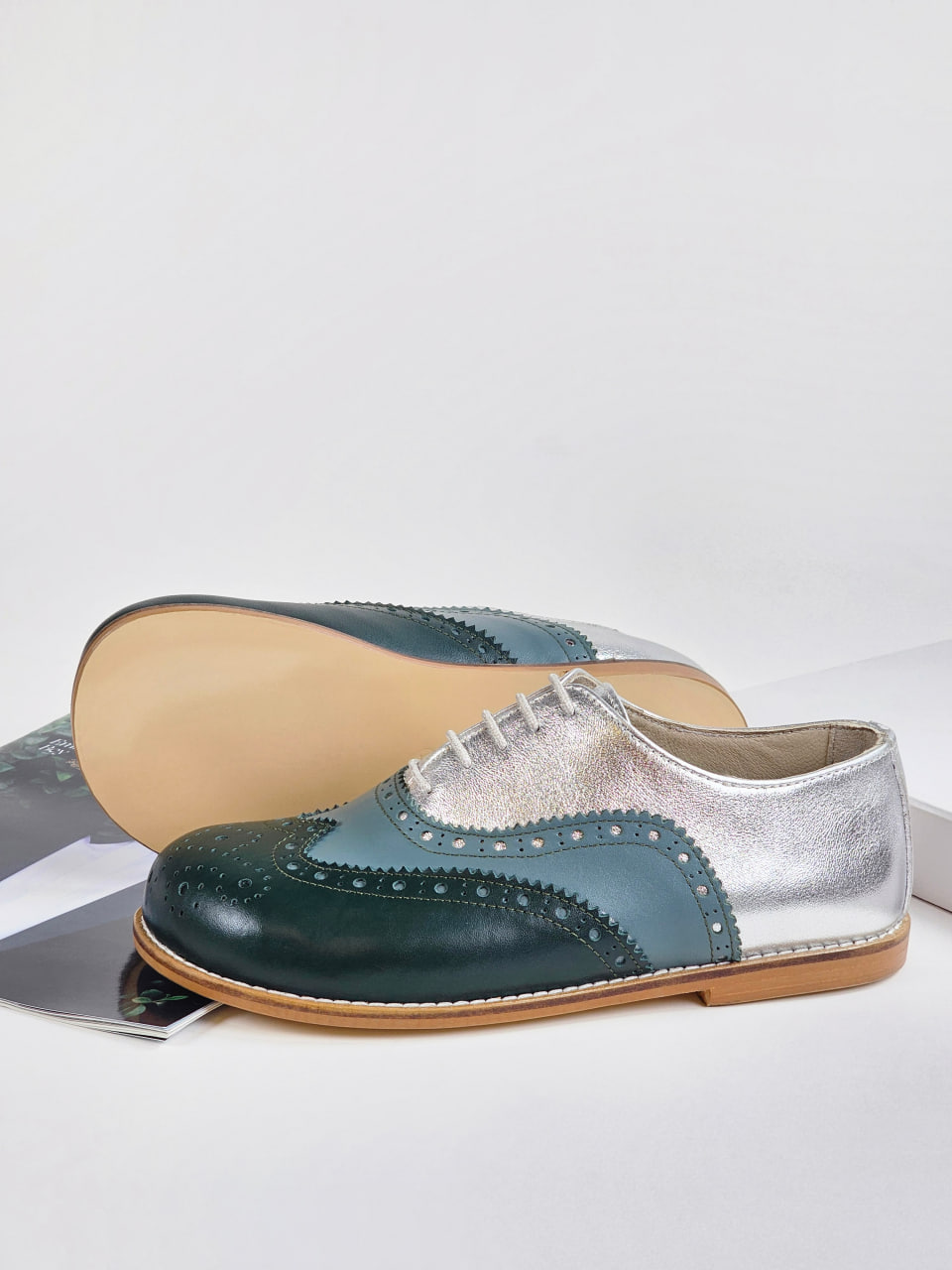Barefoot Brogue Jungle Green & Teal Green & Silver leather 1 cm heel