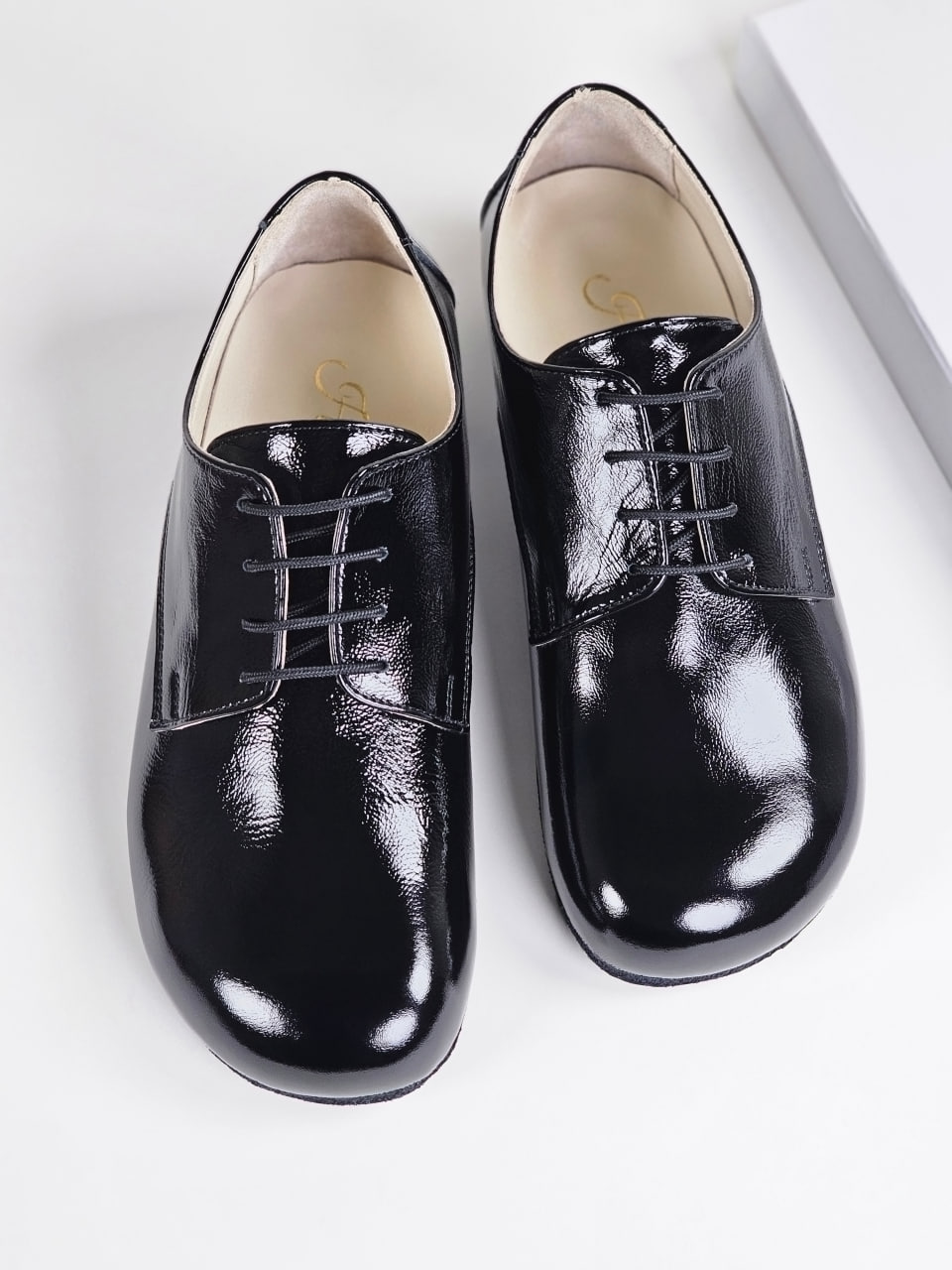 Barefoot Frankie Black Polished Leather 2 cm heel