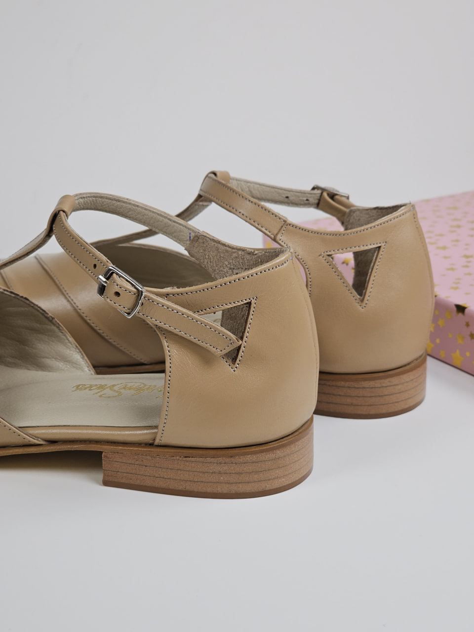 Barefoot Sugar Tan Leather 2 cm heel