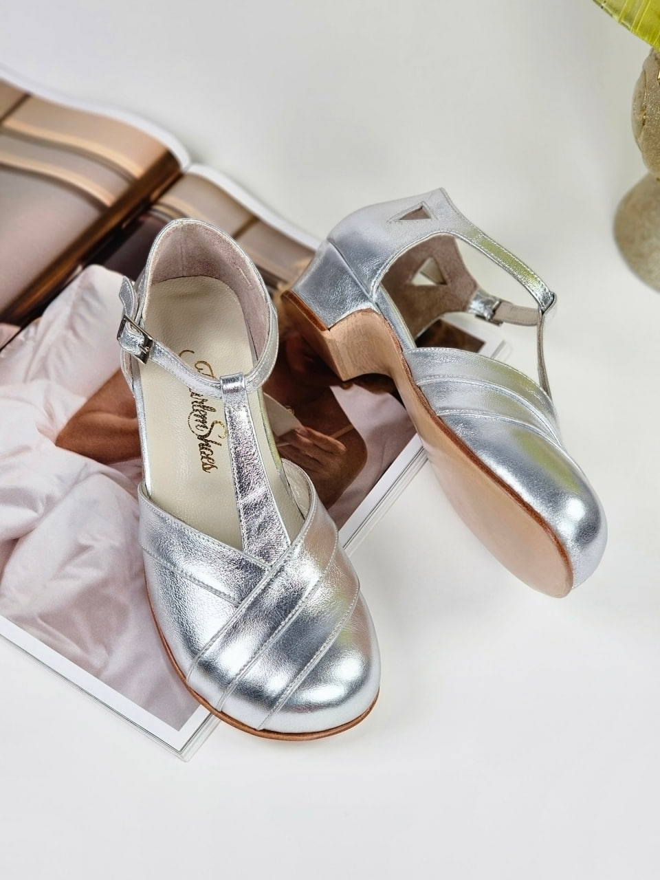 Barefoot Sugar Silver Leather 4 cm heel
