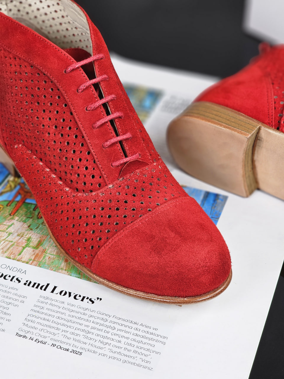 Smooth Boots Perforated Red Suede 2 cm heel