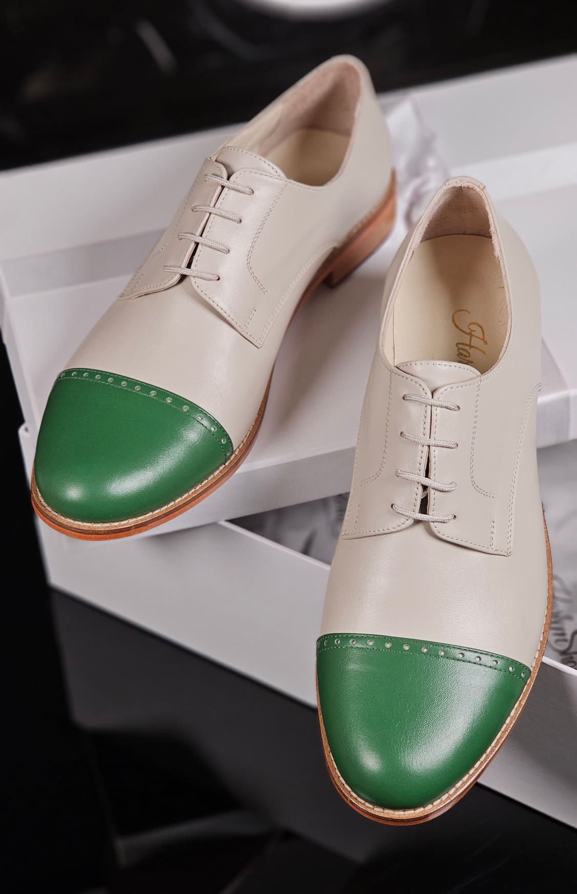 California Beige Leather & nose Avocado Green leather 2 cm heel