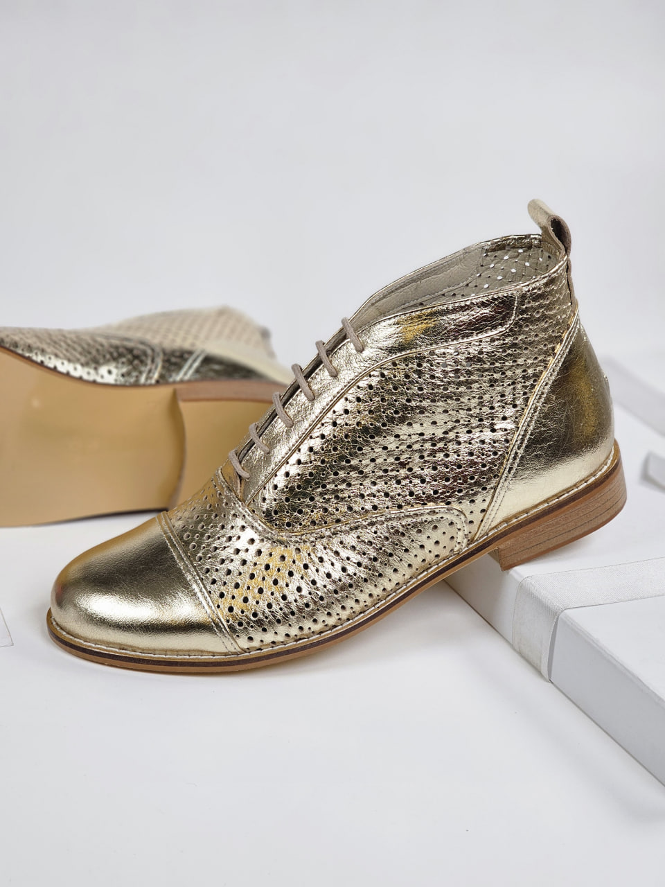 Smooth Boots Perforated Platinum Gold Leather 2 cm heel