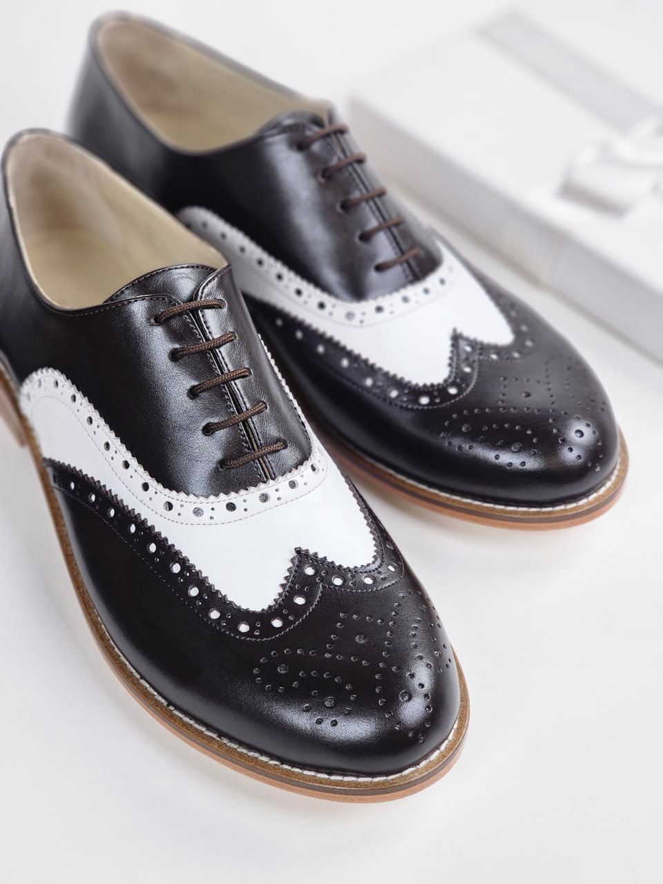 Brogue Dark Chocolate & White Leather 2 cm heel