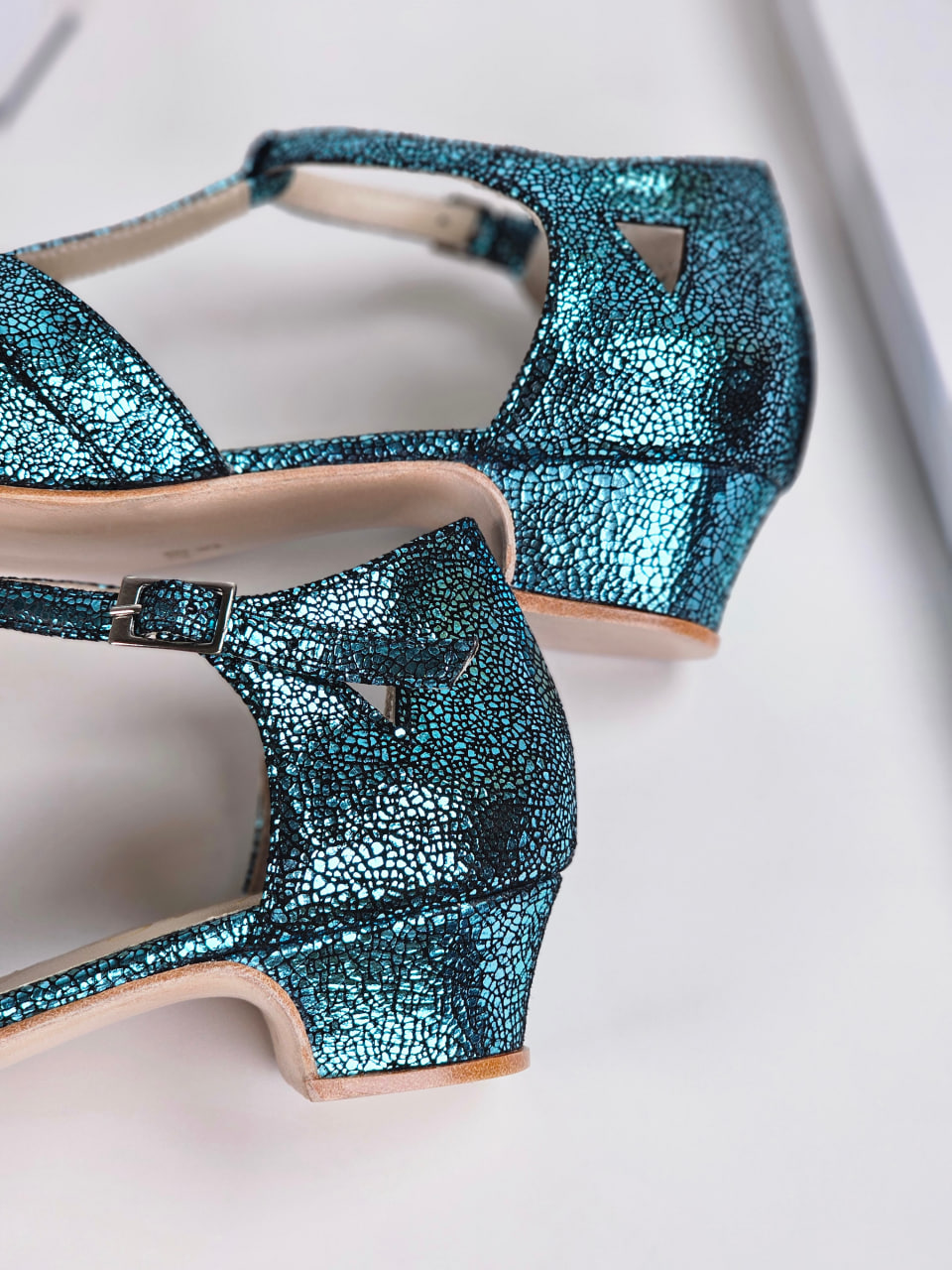 Barefoot Sugar Blue Stone Suede 2 cm heel