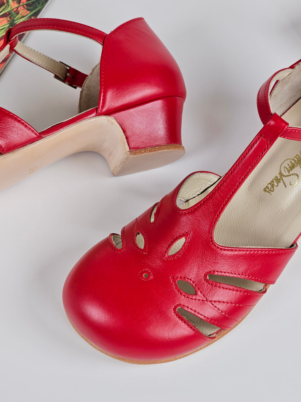 Barefoot Rosy Red Leather 4 cm heel