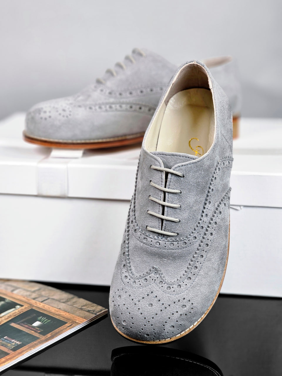 Barefoot Brogue Grey Suede 2 cm heel