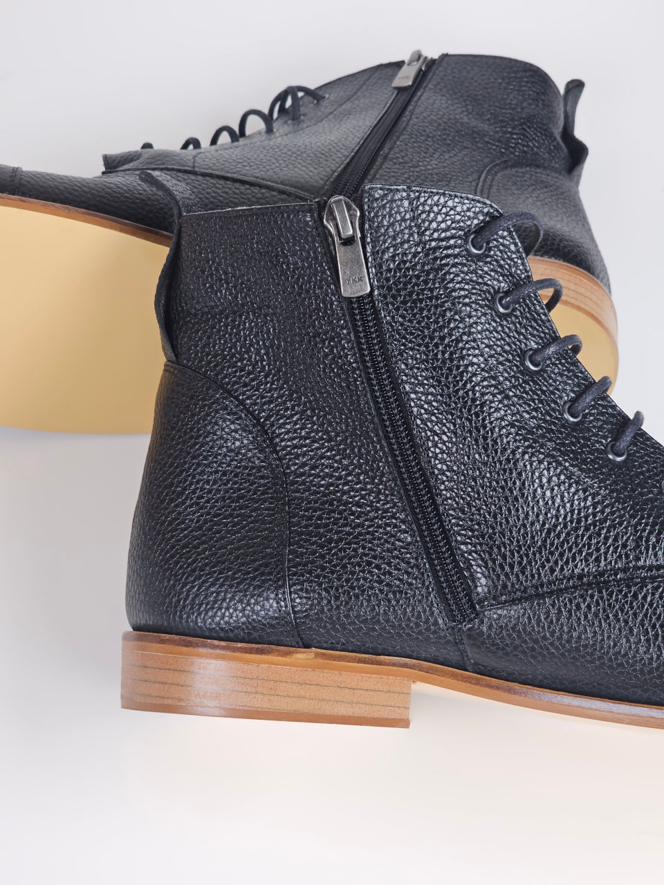 Barefoot Derby Boots with Zipper Black Floater Leather 2 cm heel