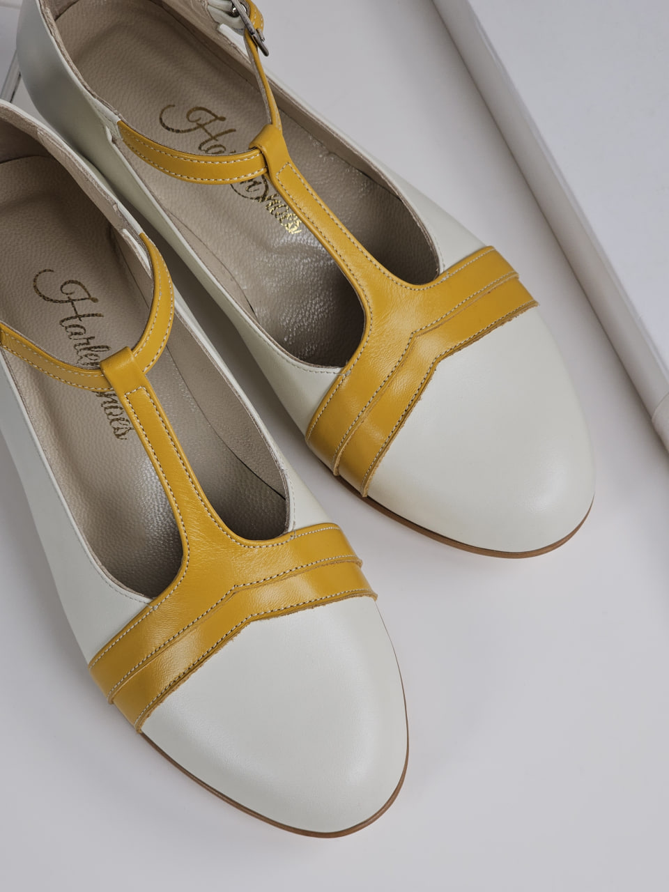Barbie Broken White & Yellow Leather 3 cm heel