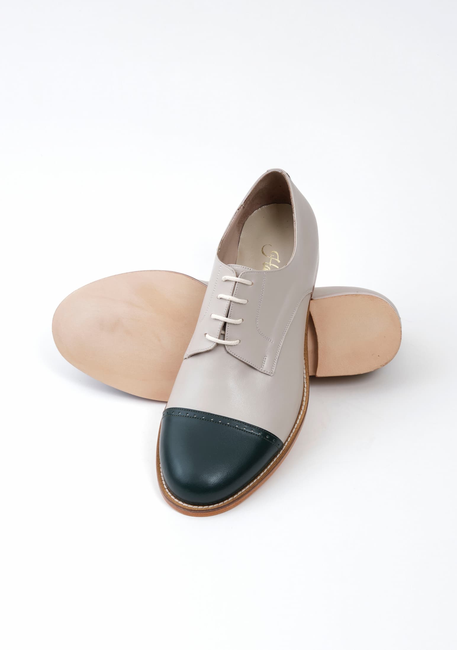 California Beige Leather & nose Jungle Green leather 2 cm heel