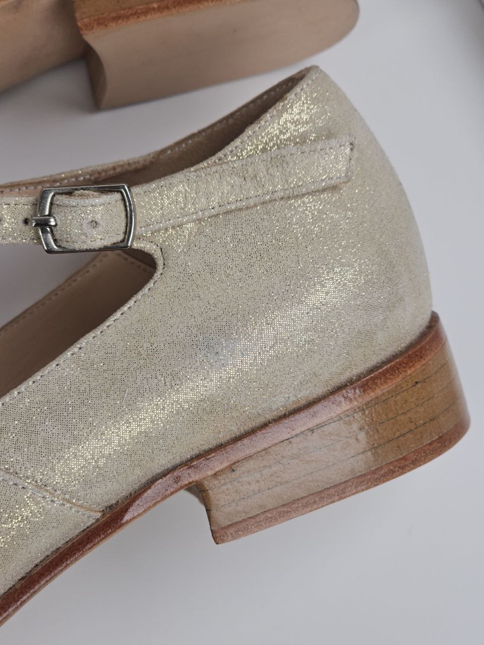 Spring Gold Suede 2 cm heel