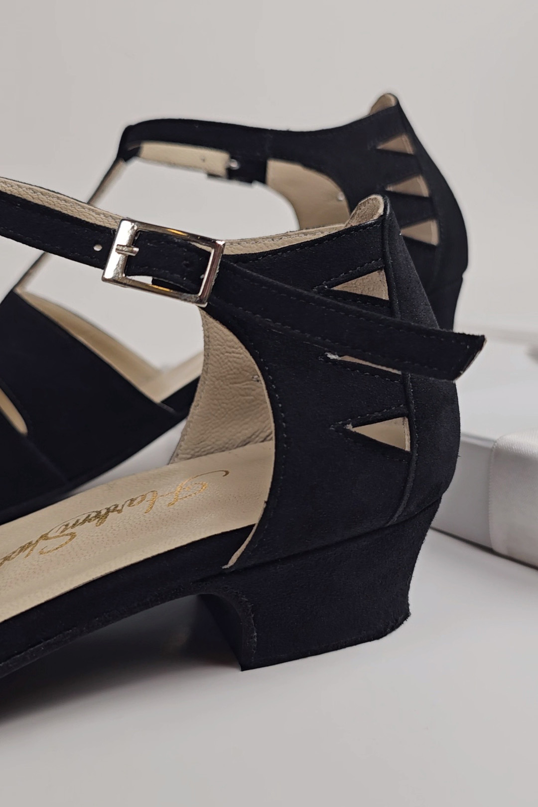 Barefoot Harmony Black Suede 4 cm heel