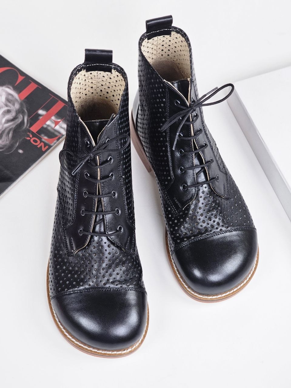 Barefoot Derby Boots Perforated Black Leather 2 cm heel