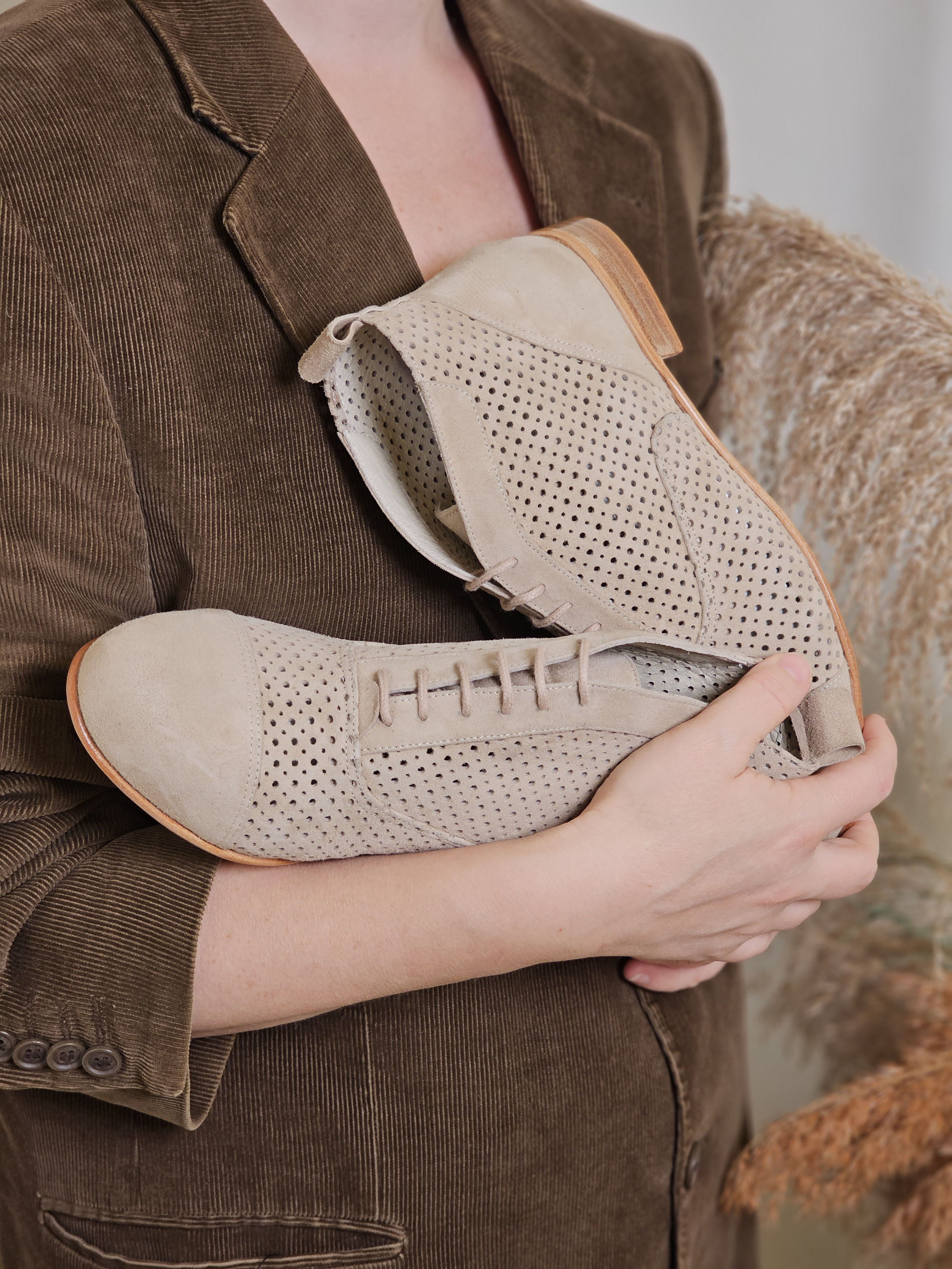 Smooth Boots Perforated Beige Suede 2 cm heel
