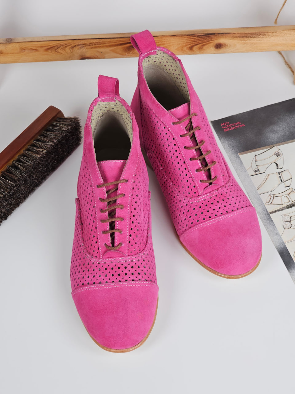 Smooth Boots Perforated Pink Suede 2 cm heel