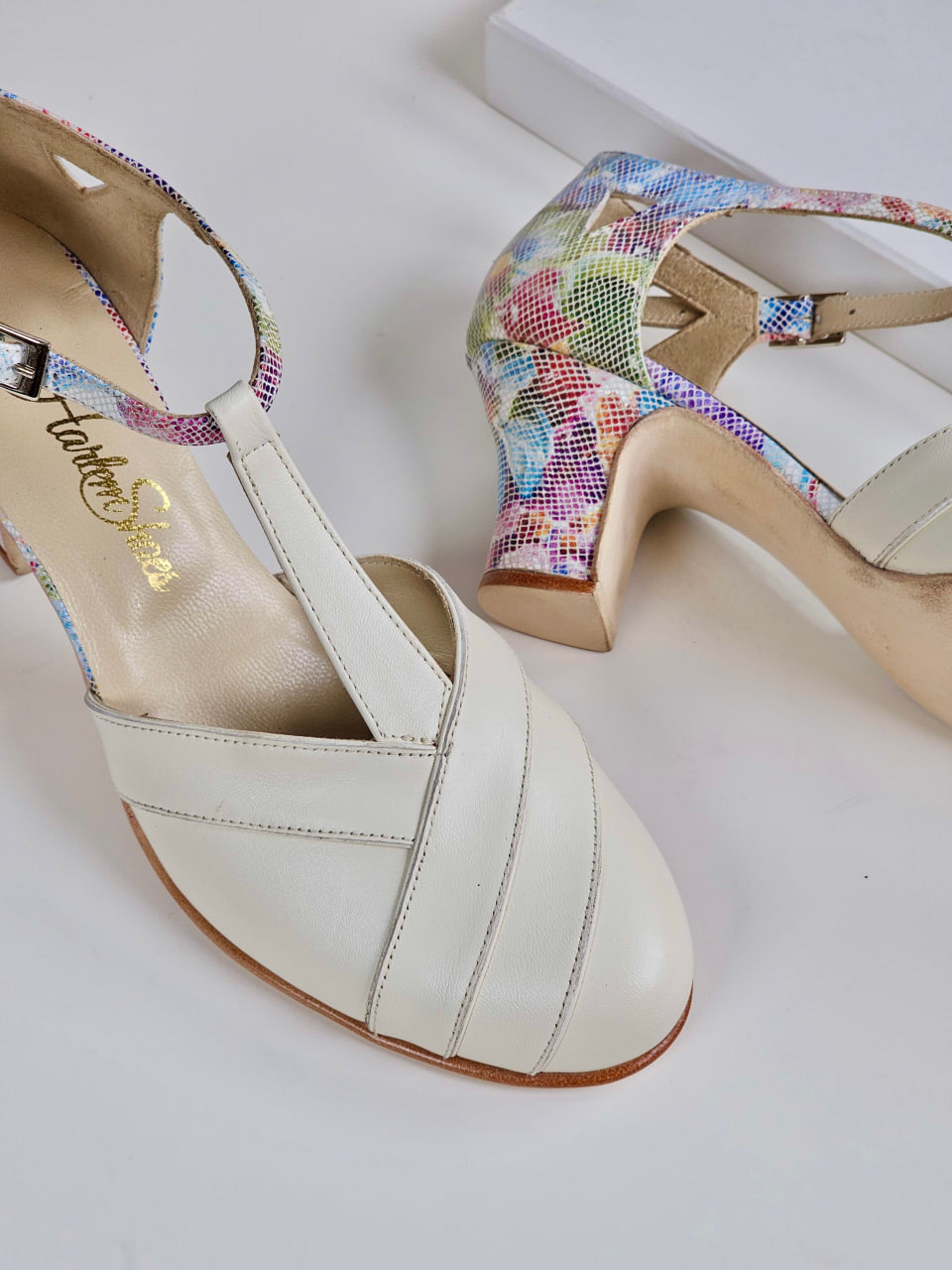 Sugar Broken White Leather with Blossom 6 cm heel