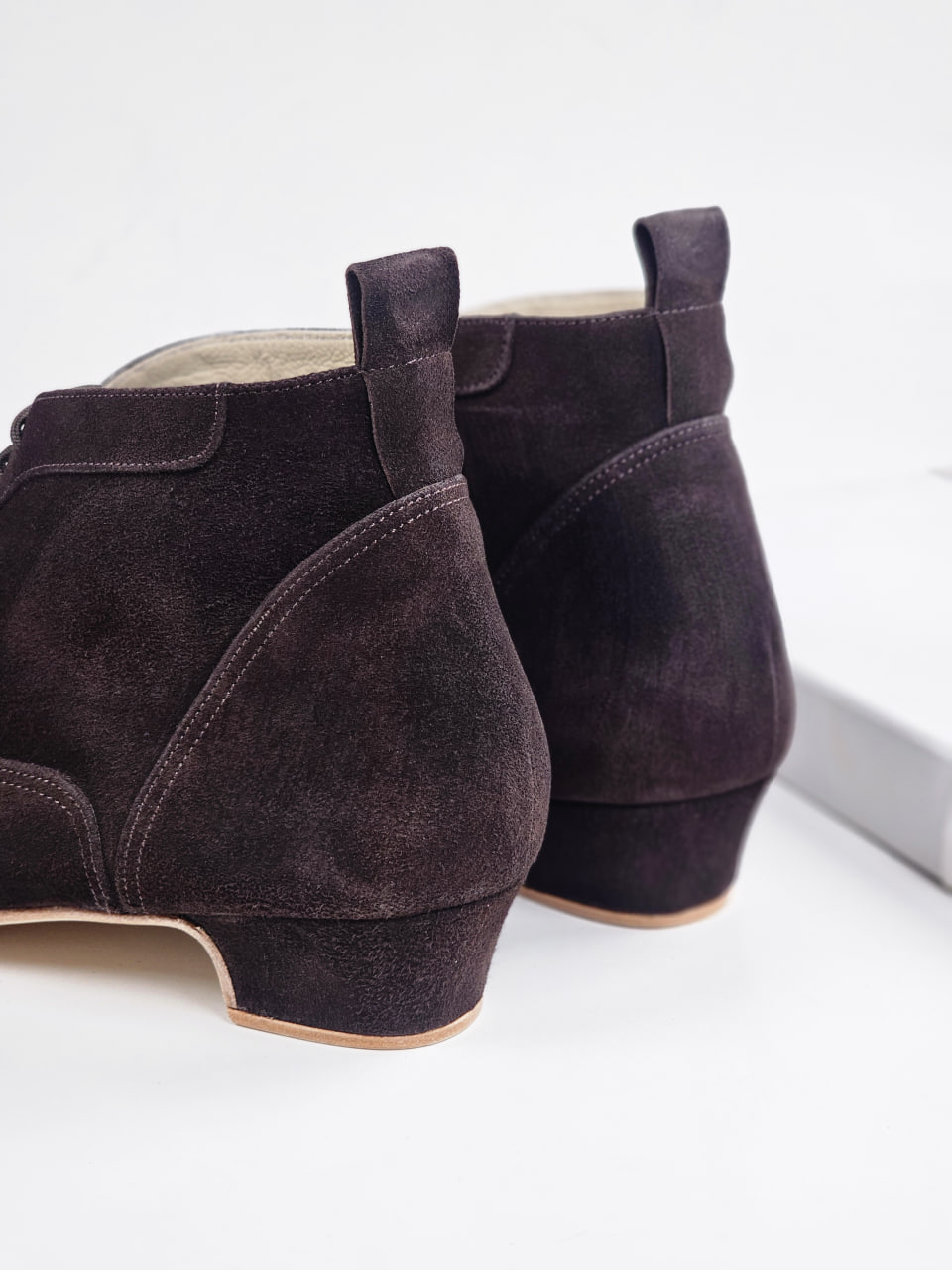 Barefoot Smooth Boots Dark Chocolate Suede 4 cm heel