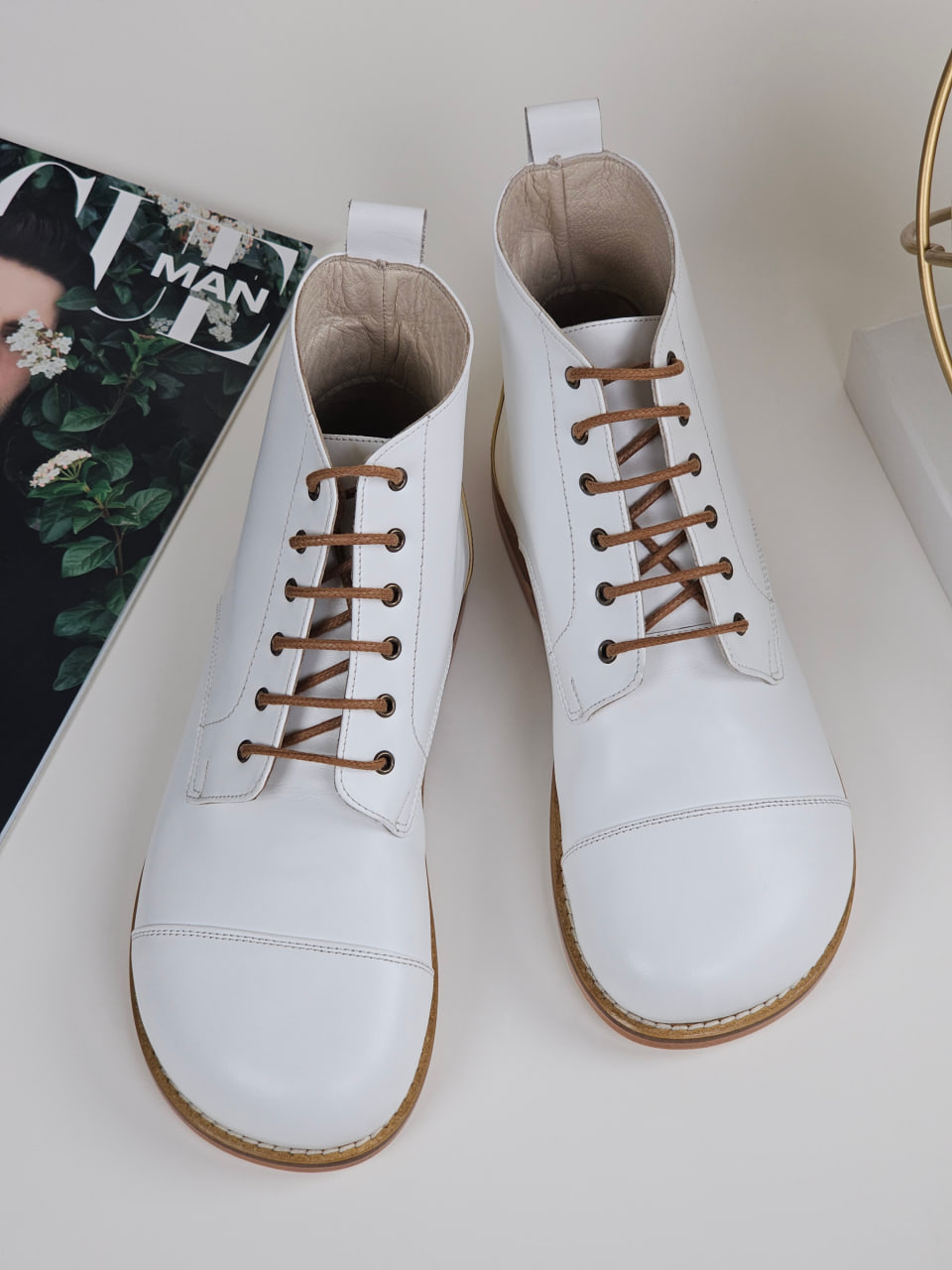 Barefoot Derby Boots White & Gold Leather 0.5 cm heel