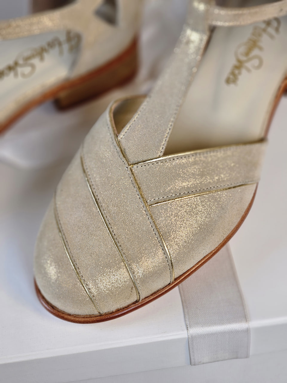 Sugar Golden Suede 2 cm heel