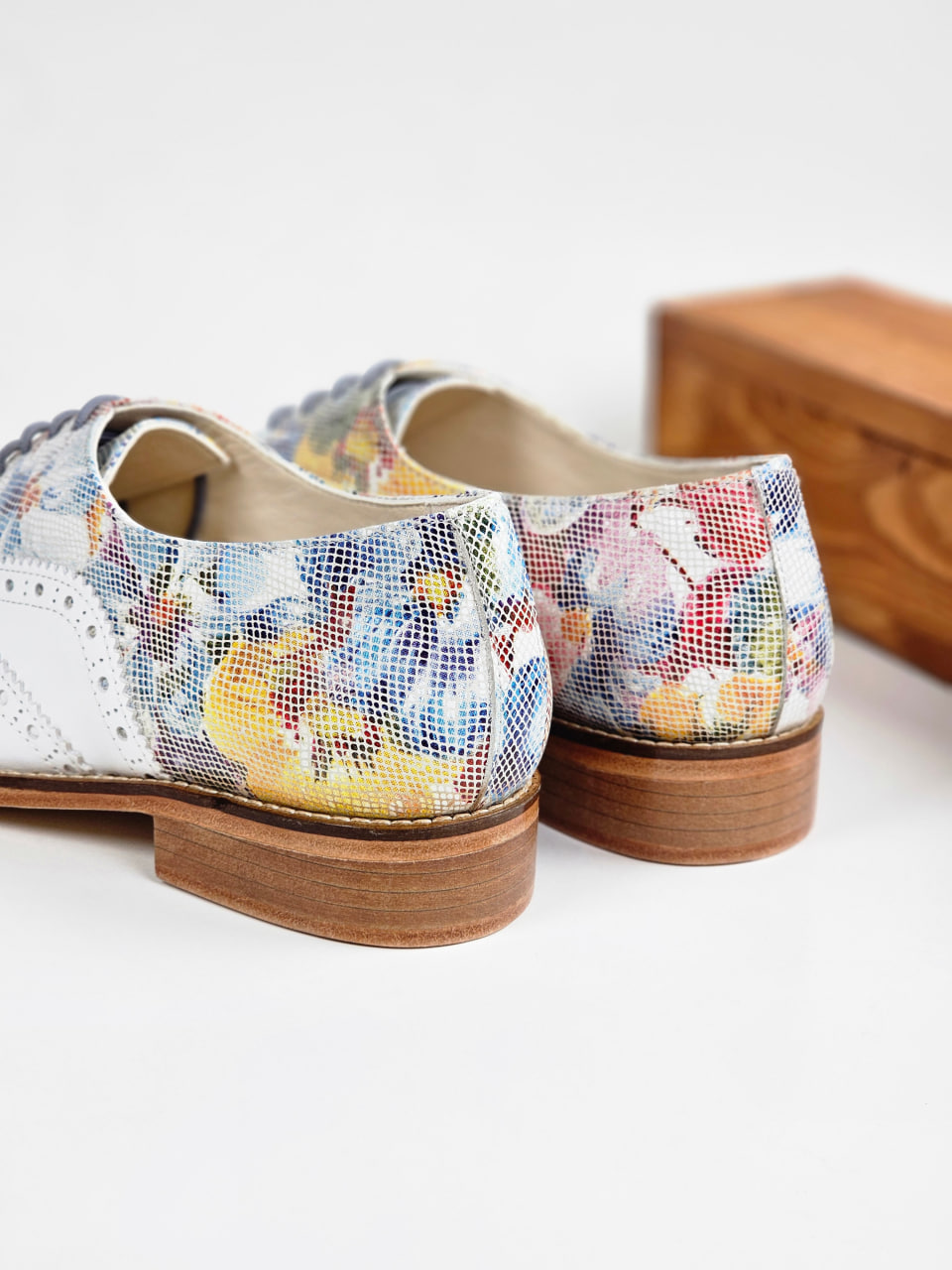 Brogue White Leather & Flower 2 cm heel