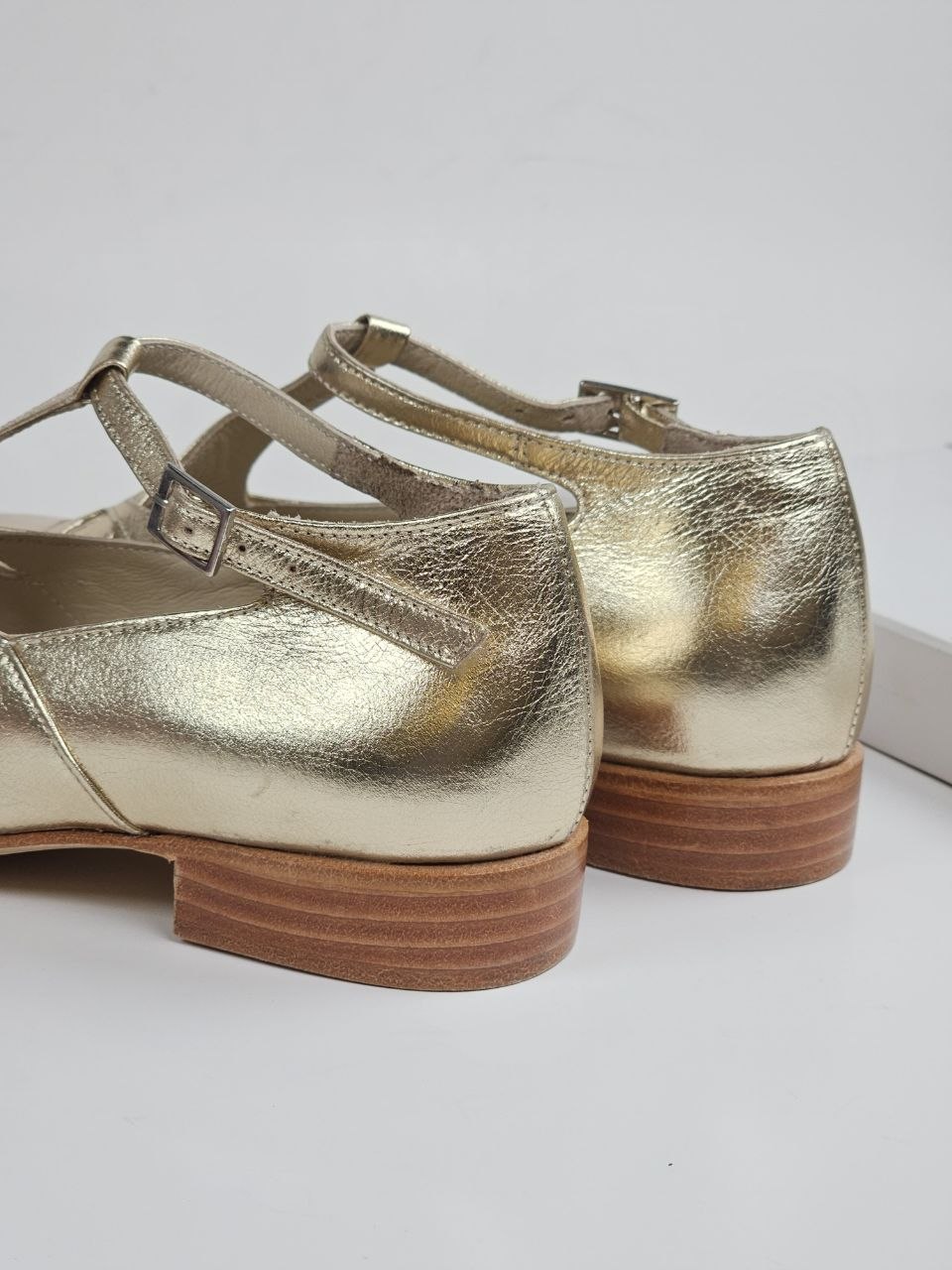 Spring Platinum Gold Leather 2 cm heel