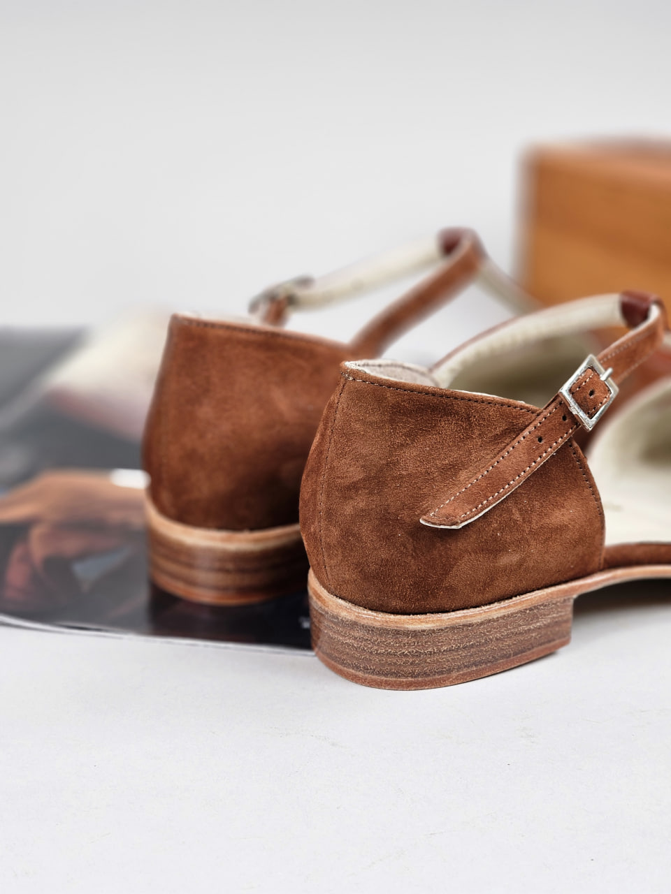 Isabel Brown Suede & Leather 2 cm heel