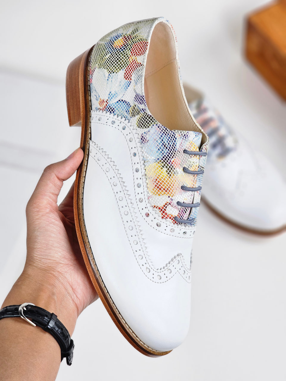 Brogue White Leather & Flower 2 cm heel