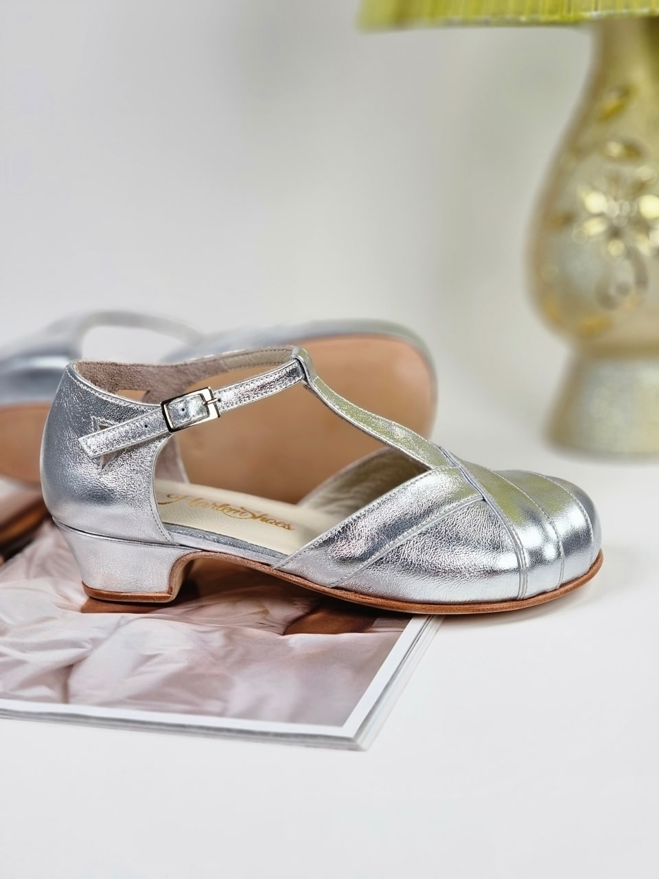 Barefoot Sugar Silver Leather 4 cm heel