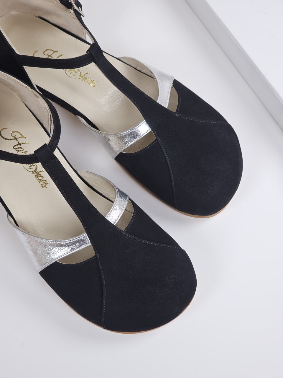 Barefoot Isabel Black Suede with Silver Lines 3 cm heel