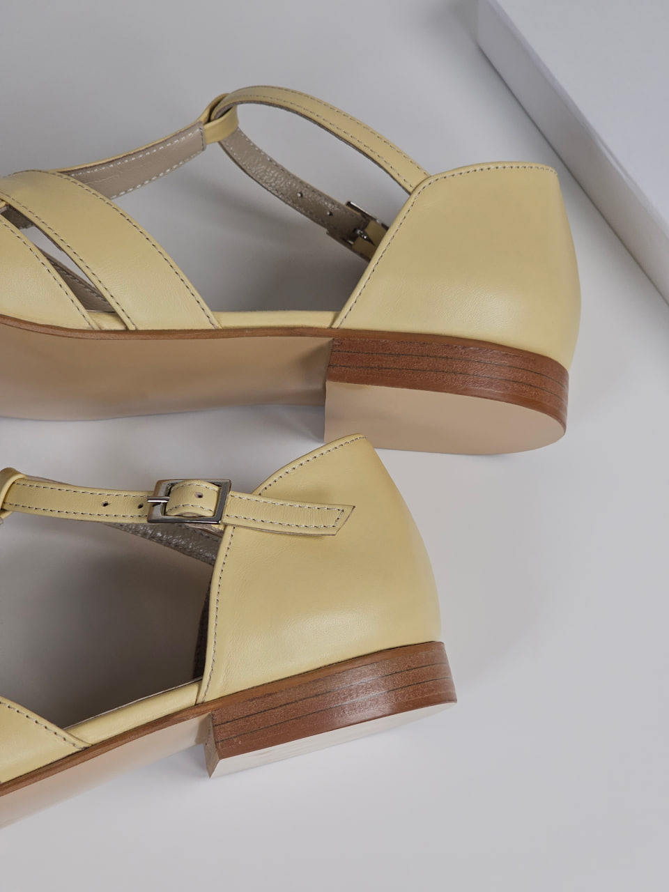 Barefoot Summer Lemon Yellow leather 1.5 cm heel