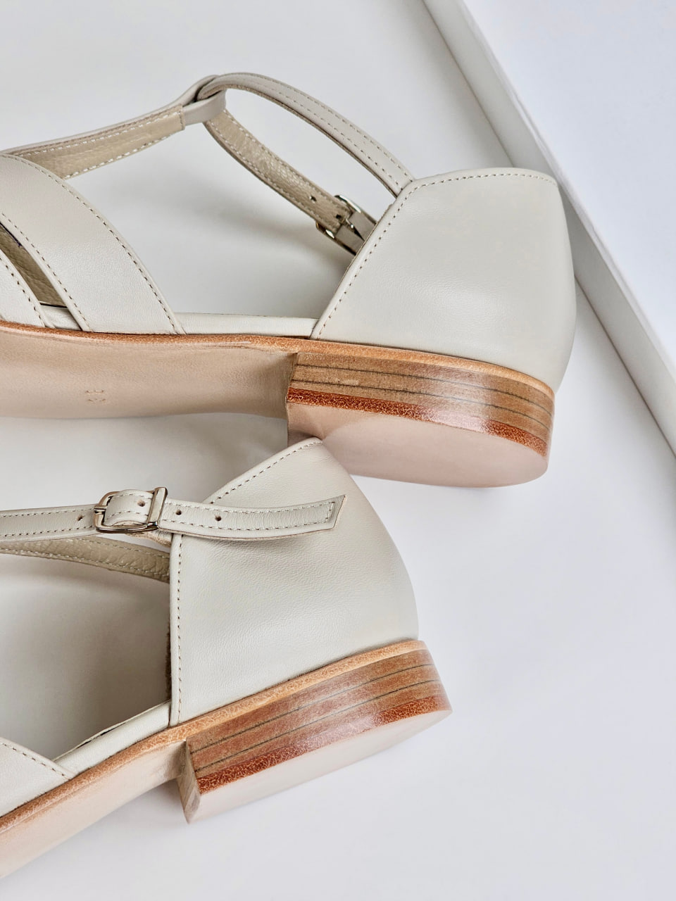 Barefoot Summer Beige Leather 1.5 cm heel